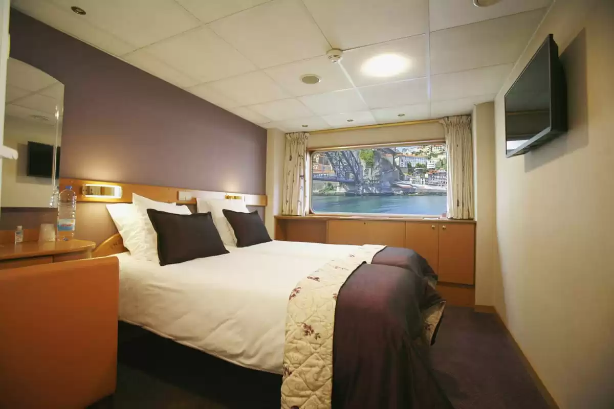 E Cabina Standard ponte principale, finestra alta non apribile