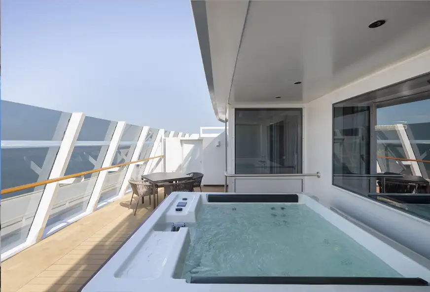 YC3 Suite Royal MSC Yacht Club con vasca idromassaggio